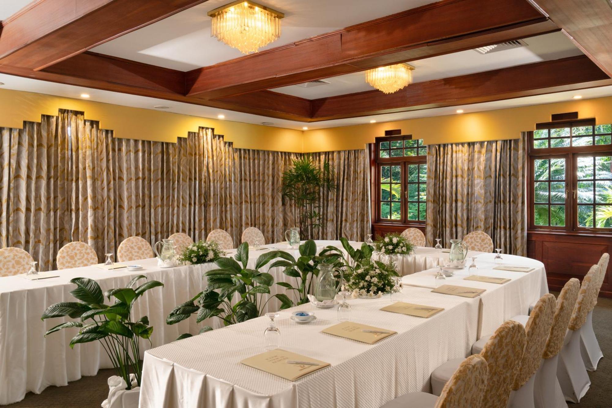 Mahaweli Reach Hotel Kandy Dış mekan fotoğraf